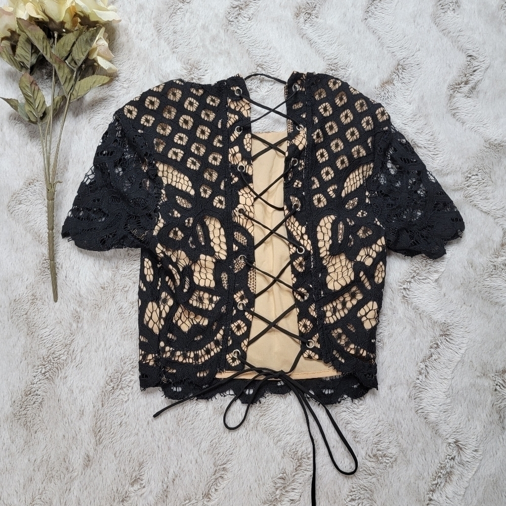 Tobi Black‎ Lace Corset Lace Up Back Short Sleeve Nude Underlay Blouse Size XS - Picture 7 of 11